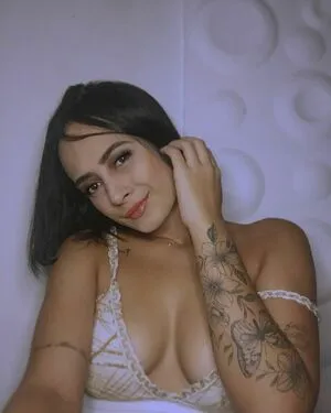 Amanda Ribeiro Thumbnail Picture