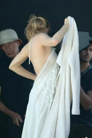 Amanda Seyfried OnlyFans Leaked Free Thumbnail Picture - #L44DteT3AD