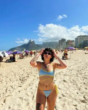Amandinha Ribeiro Thumbnail Picture