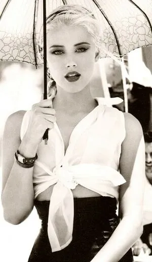 Amber Heard Thumbnail Picture