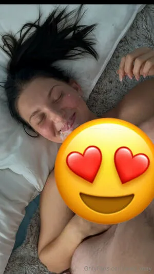 Amelia Hakes Thumbnail Picture