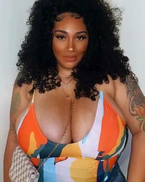 Amina Jamelle Thumbnail Picture