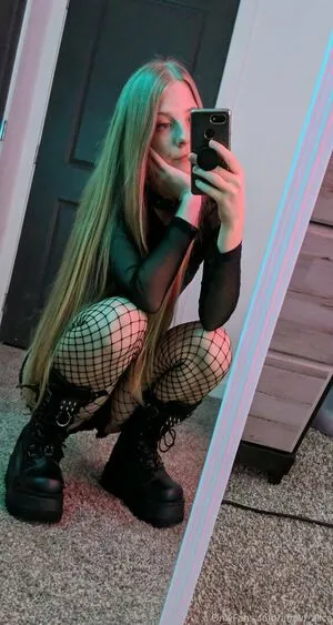 Amwf Alice Thumbnail Picture