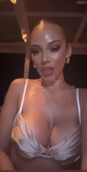 Ana Claudia Thumbnail Picture