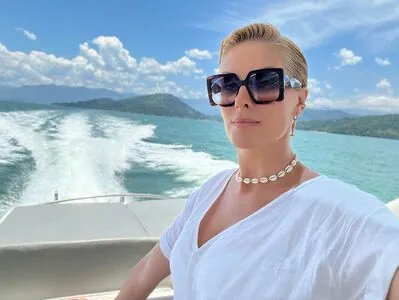 Ana Hickmann Thumbnail Picture