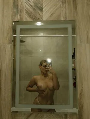 Ana Maks Thumbnail Picture