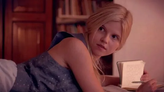 Ana Mulvoy Ten Thumbnail Picture