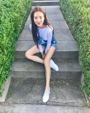 Ana Walczak Thumbnail Picture