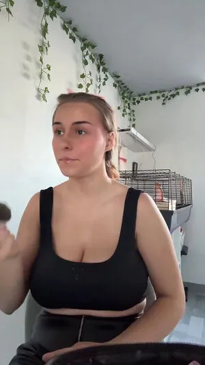 Anais Thumbnail Picture