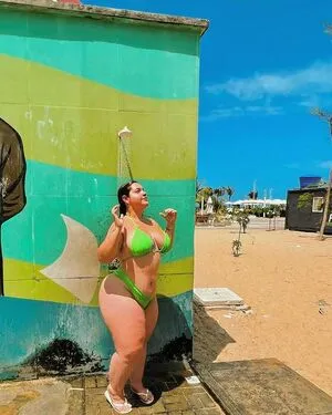 Anajulialz Thumbnail Picture