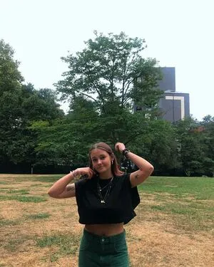 Andrea Canovitas Thumbnail Picture
