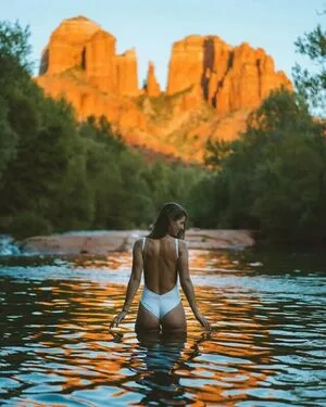 Andrea Ference OnlyFans Leaked Free Thumbnail Picture - #e8xr2LYfev