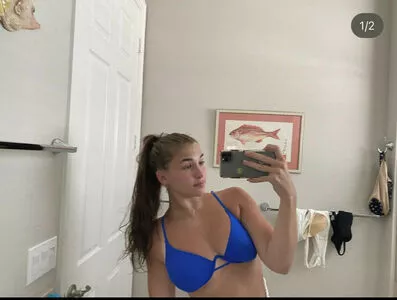 andrea.posnerrr Thumbnail Picture