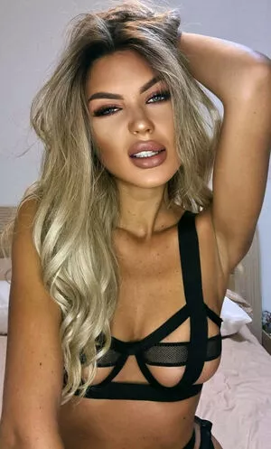 Andreea Diaconud Thumbnail Picture