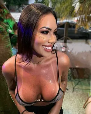 Andressa Gil Thumbnail Picture