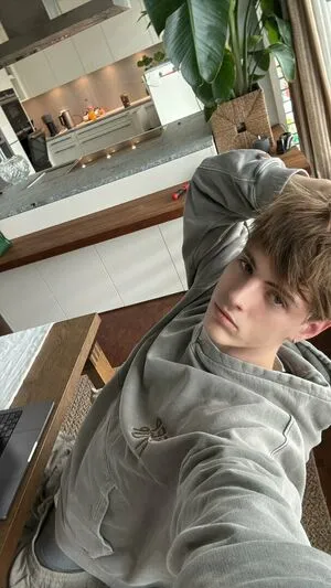 Anepicboy Thumbnail Picture