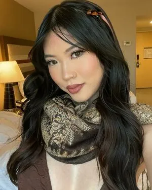 Angela Nguyen Thumbnail Picture
