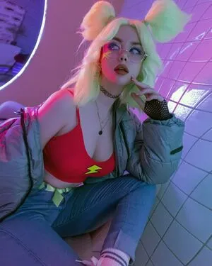 Angie Strelnikova Thumbnail Picture