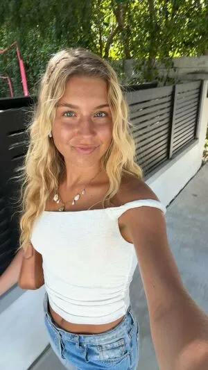 Aniela Leon OnlyFans Leaked Free Thumbnail Picture - #aepCjgm3N9