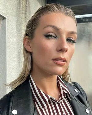 Anna Karolin Berger OnlyFans Leaked Free Thumbnail Picture - #i70f8AFvgr