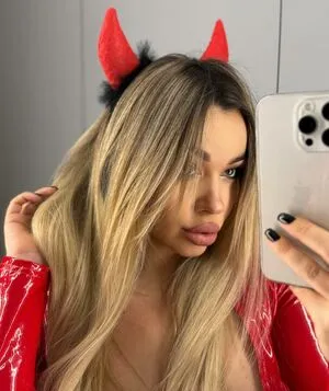 Anna Kostenko Profile Thumbnail