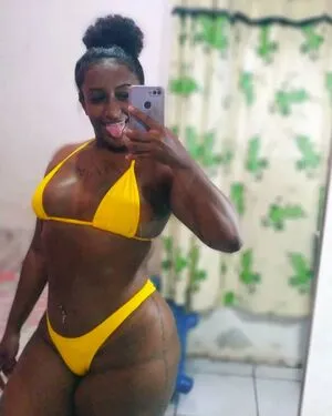 Anna Moreira Profile Thumbnail