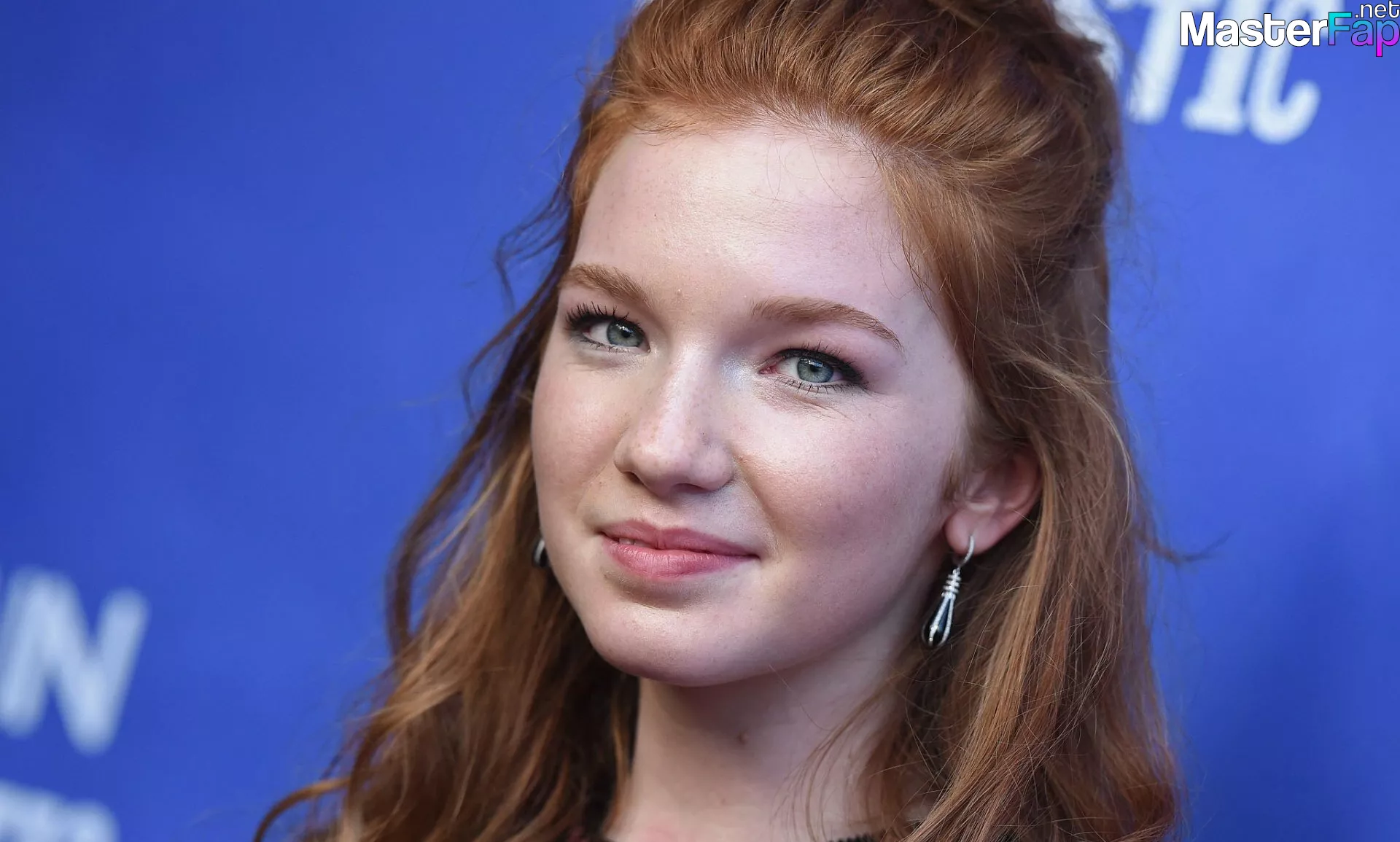 Annalise basso tits