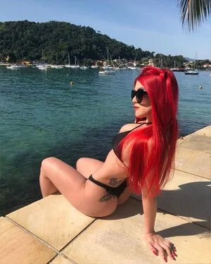 Anne Carvalho Thumbnail Picture