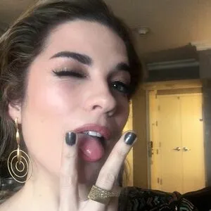 Annie Murphy Thumbnail Picture