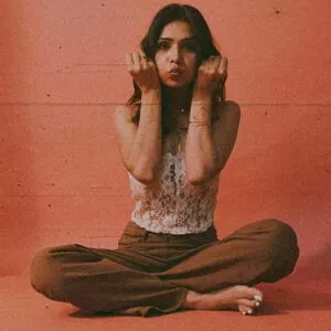 Annie Sharma Thumbnail Picture