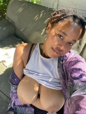 Ariel Cosmo Thumbnail Picture
