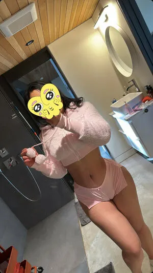 Aroomi Kim Thumbnail Picture