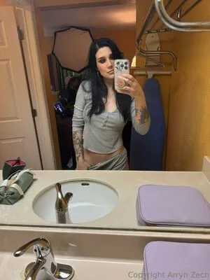 Arryn Zech Thumbnail Picture