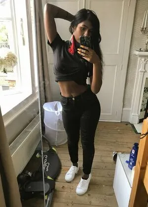 Ash Sarkar OnlyFans Leaked Free Thumbnail Picture - #b8Q9OOSNyb
