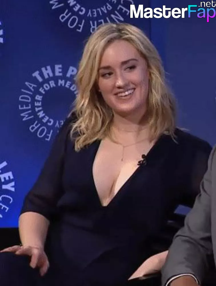 Ashley Johnson OnlyFans Leaked Picture