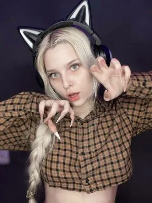 Astreliz Thumbnail Picture