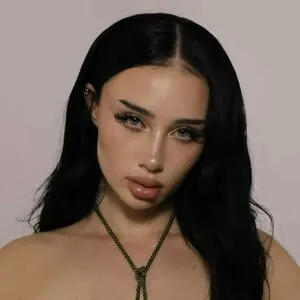 Auhneesh Nicole Thumbnail Picture