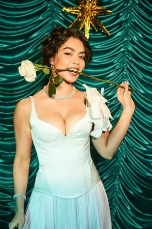 Aulii Cravalho Thumbnail Picture