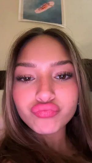 Ava Alfaro Thumbnail Picture
