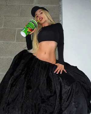 Ava Max OnlyFans Leaked Free Thumbnail Picture - #2Vek5F0Ais