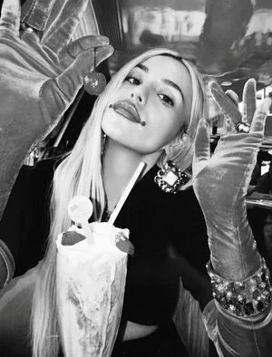 Ava Max OnlyFans Leaked Free Thumbnail Picture - #7uzOPqa9F3