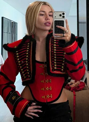 Ava Max OnlyFans Leaked Free Thumbnail Picture - #LheBmo6eY1