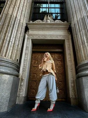 Ava Max OnlyFans Leaked Free Thumbnail Picture - #SDGLx4J4GR