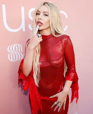 Ava Max OnlyFans Leaked Free Thumbnail Picture - #SUswDDN7av