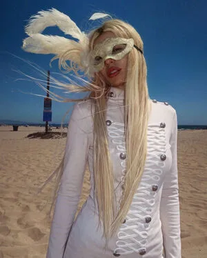 Ava Max OnlyFans Leaked Free Thumbnail Picture - #azocayunYW