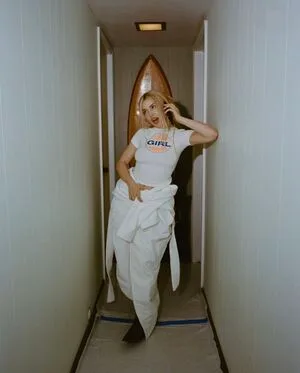 Ava Max OnlyFans Leaked Free Thumbnail Picture - #dmZVc9K0ZW