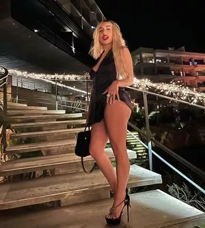 Ava Max OnlyFans Leaked Free Thumbnail Picture - #glVysdLuuX