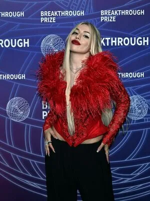 Ava Max OnlyFans Leaked Free Thumbnail Picture - #nAIf0SDYuQ