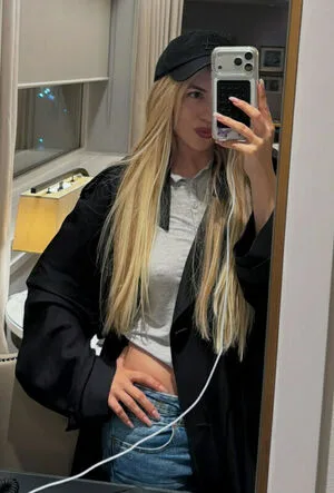 Ava Max OnlyFans Leaked Free Thumbnail Picture - #pgBfXuErZl