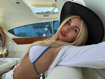 Ava Max OnlyFans Leaked Free Thumbnail Picture - #z3TaznaxHA